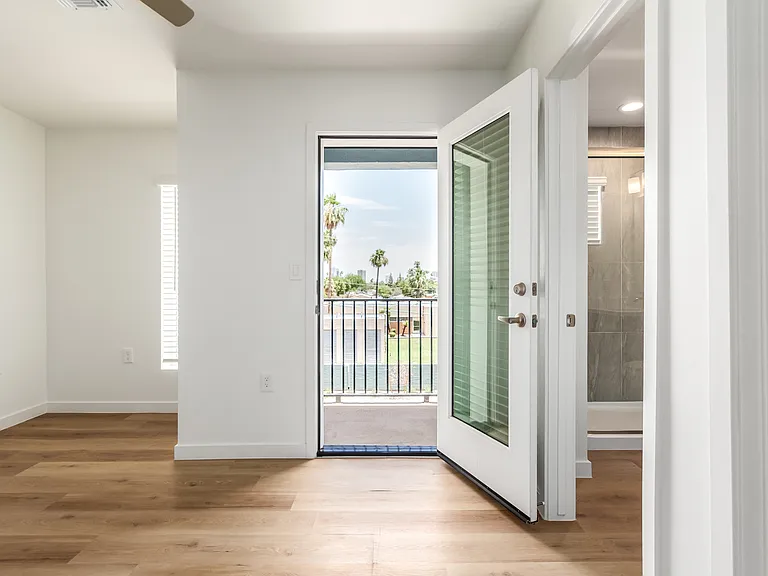 1818 W Earll Dr — Photo 33