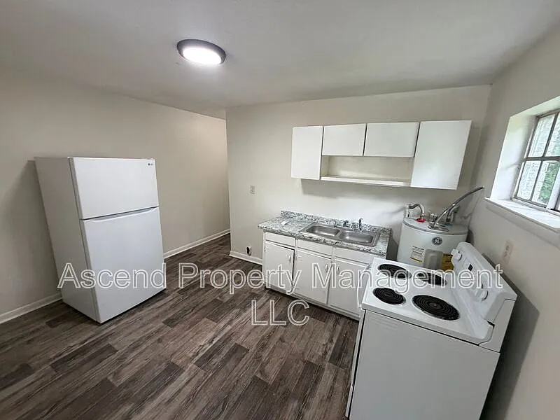 2 bed, 1.0 bath, $899 — Photo 3