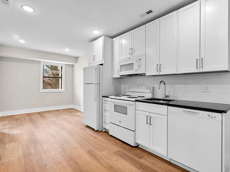 5811 Field Pl NE — Photo 12
