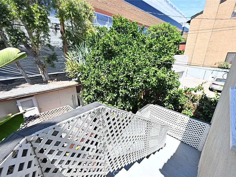 11063 Ohio Ave — Photo 17