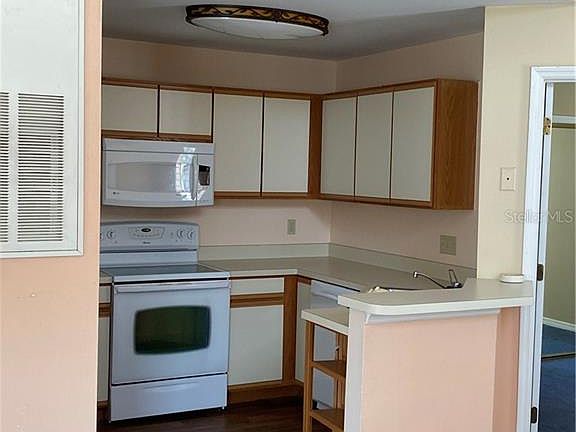 5th image of 590 Bloomington 12 Ct