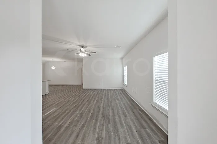 3 bed, 2.0 bath, 1618 sqft, $2,025 — Photo 2