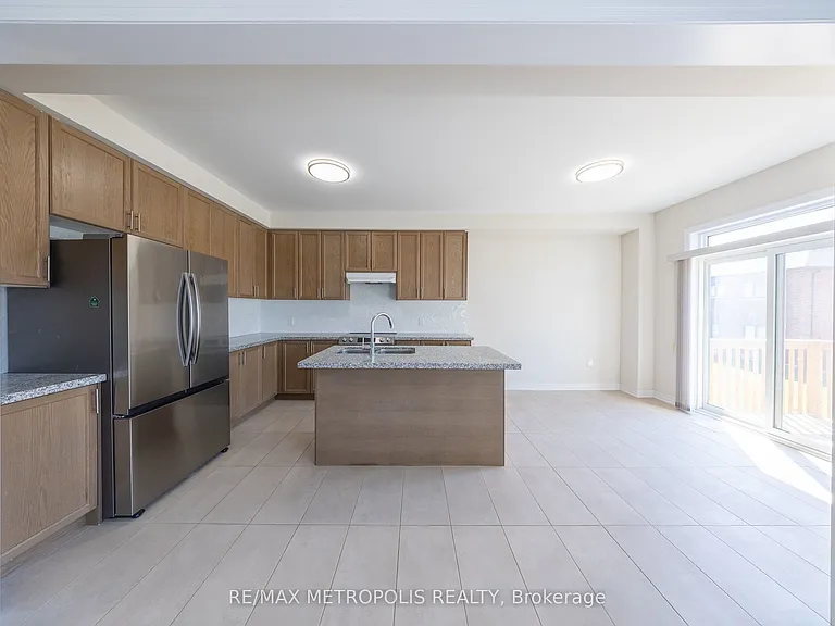 39 Northrop Ave — Photo 12