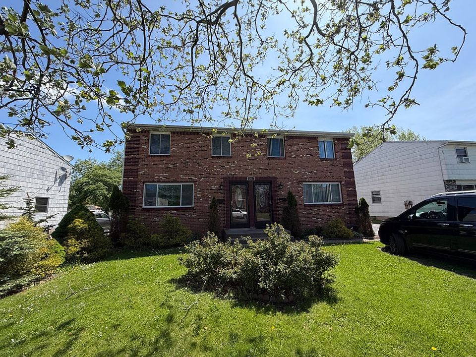 1st image of 247 Robert Dr #1