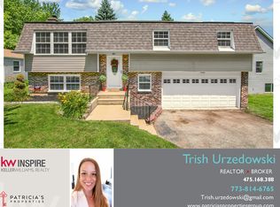 19 E Oak St, Lake In The Hills, IL 60156