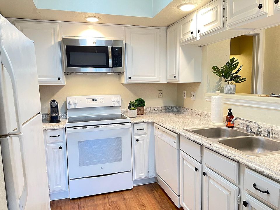 1st image of 10855 Meadowglen Ln APT 1006