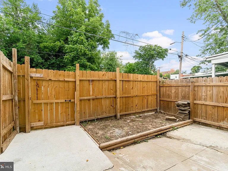 530 E 38th St — Photo 33