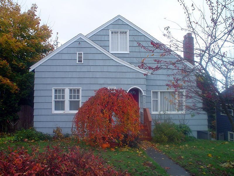 2nd image of 6739 36th Ave SW