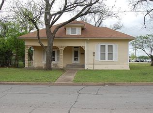 317 W Willingham St, Cleburne, TX 76033
