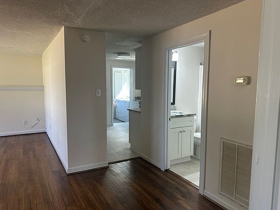 3rd image of 308 Yorktown Rd