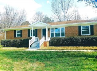 2325 Community Park Dr, Matthews, NC 28104