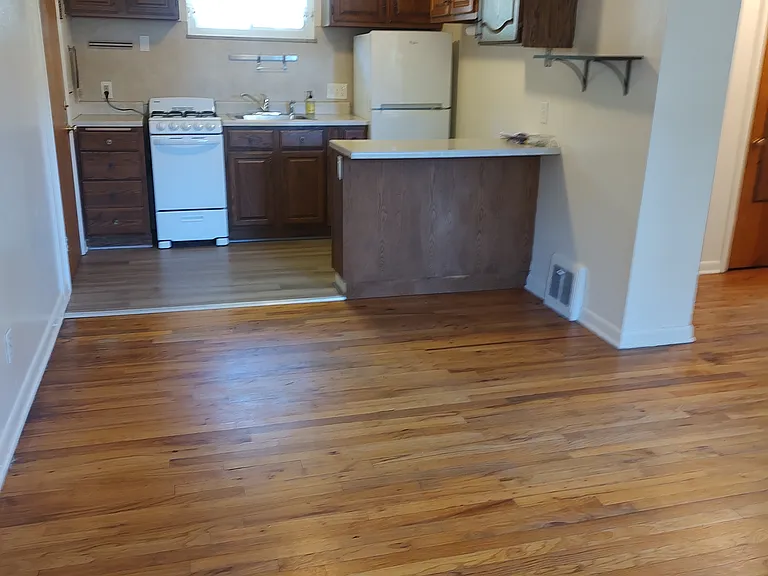 2012 Dexter Ave — Photo 4