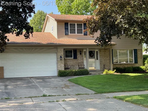 2669 Willard Dr, Troy, MI 48085