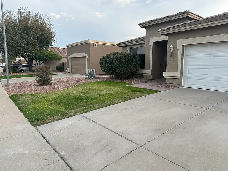 15227 W Country Gables Dr — Photo 2
