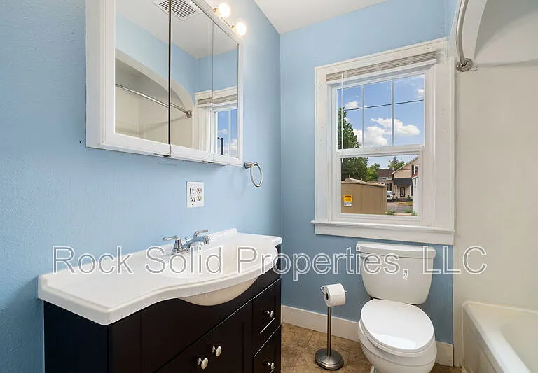 316 E 20th St — Photo 18