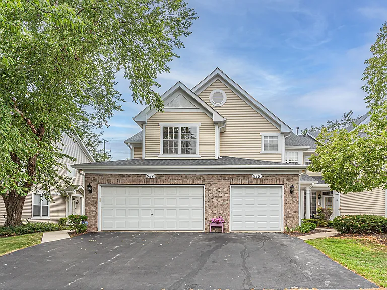 989 Sheridan Cir — Photo 1