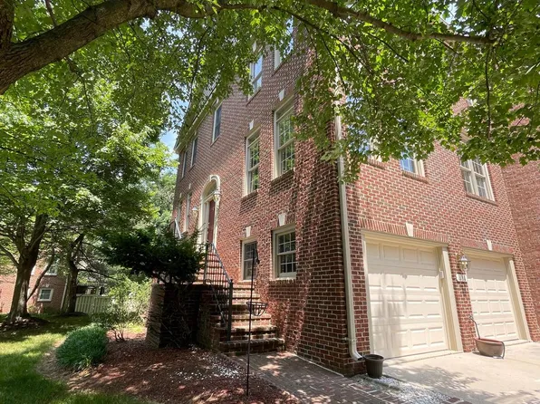 2168 Wolftrap Ct, Vienna, VA 22182