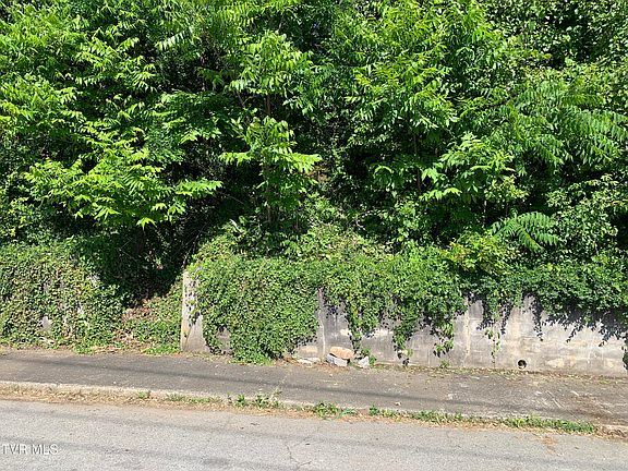 2nd image of Davis St