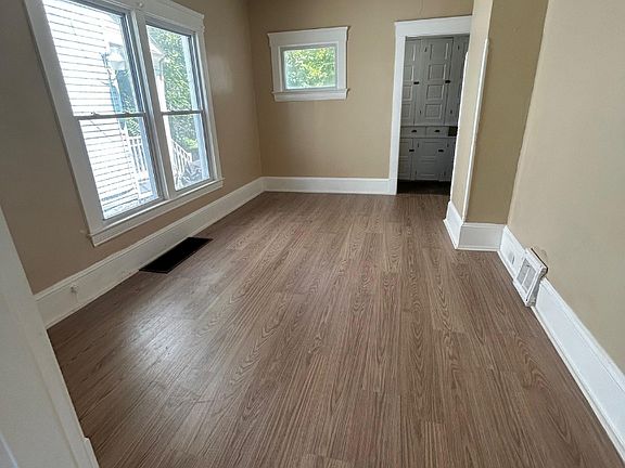 4th image of 573 E 114th St #573