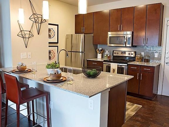 3rd image of 1906 Onion Creek Pkwy #121205