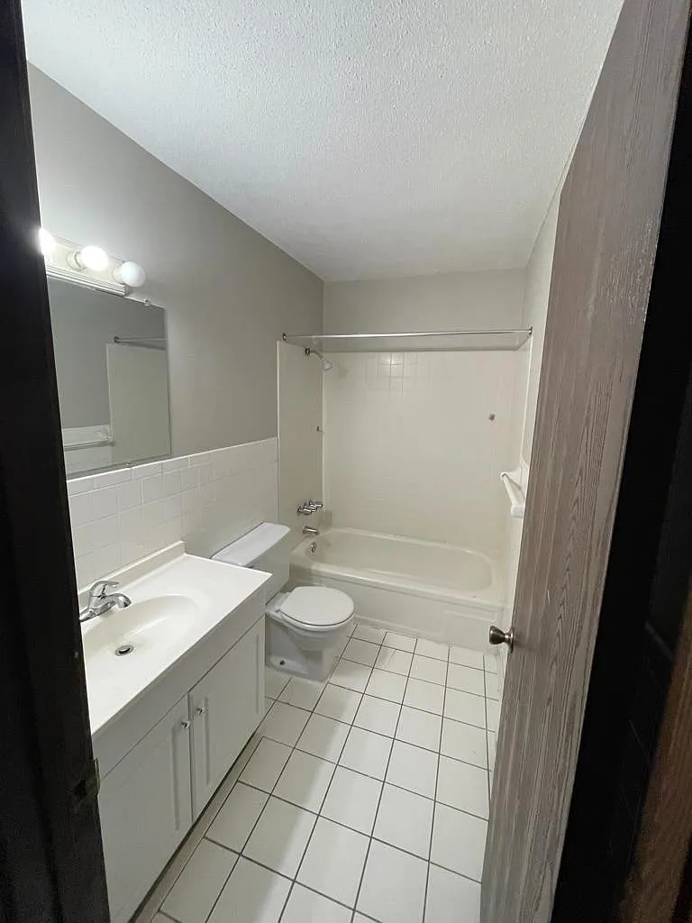 756 Hall Ave - H101 — Photo 3
