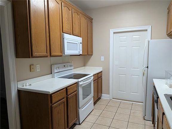 5th image of 104 Short St #A