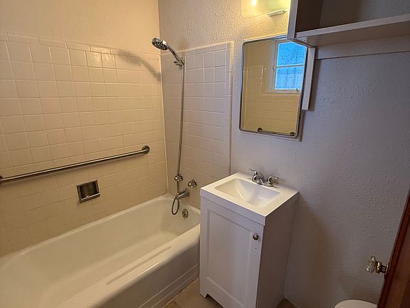 4th image of 1611 Lead Ave SE #2