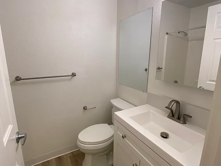 Deer Park Apartments - 95-99 Professional Center Pkwy — Photo 16