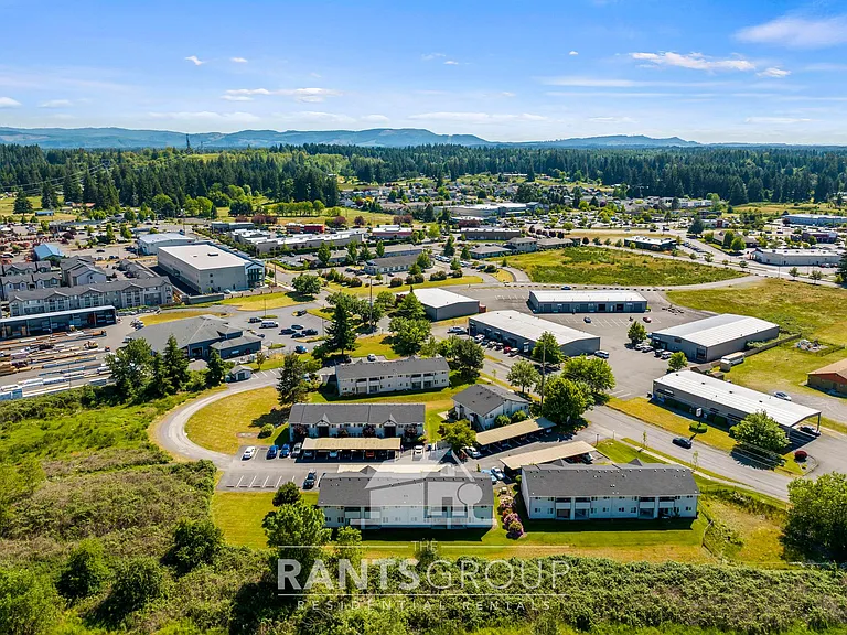 Yelm Creek Apartments — Photo 26