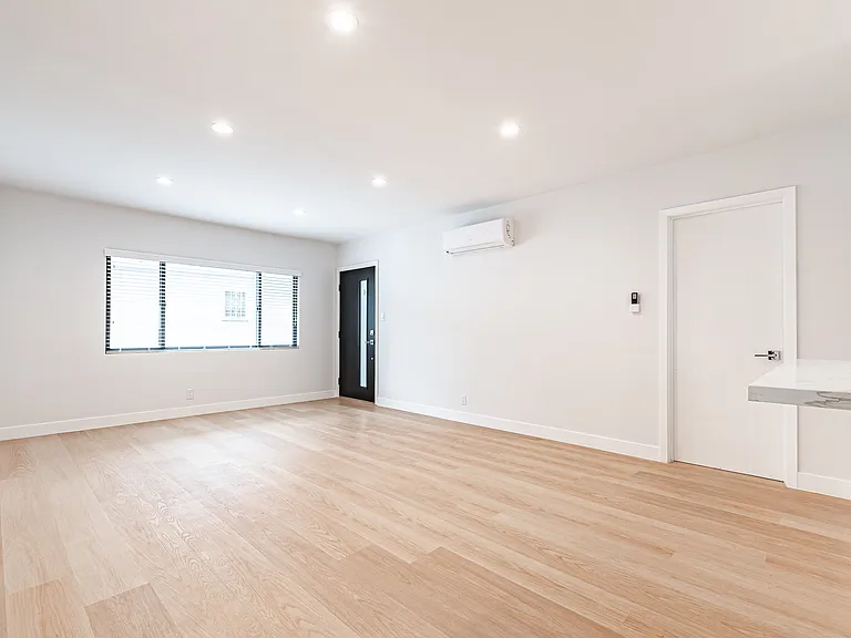 418 N Palm Dr — Photo 11