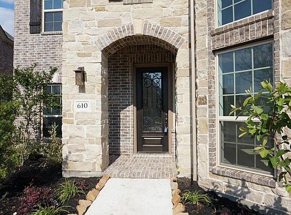 3rd image of 610 Butterfly Garden Trl