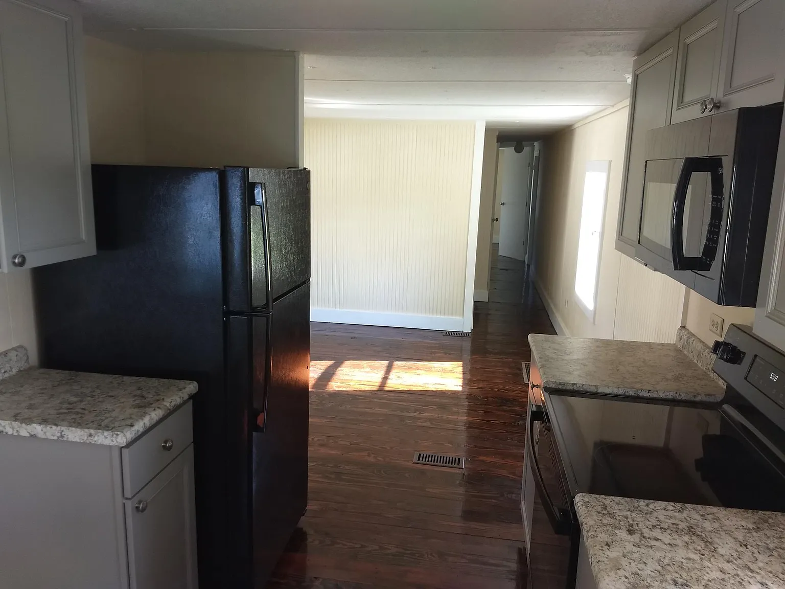 2 bed, 700 sqft, $1,100 — Photo 2
