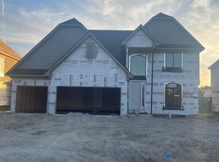 37471 Josephine Dr, Sterling Heights, MI