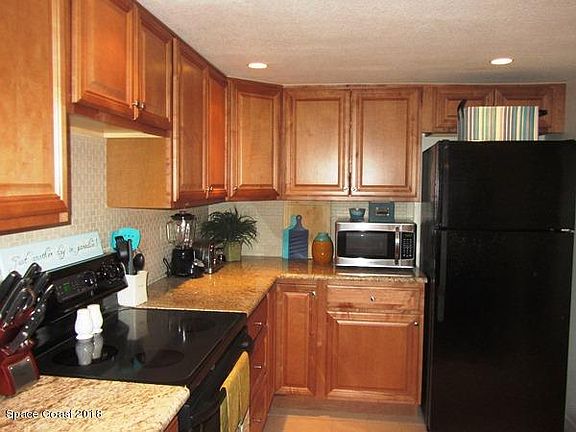 3rd image of 8771 Cocoa Ct