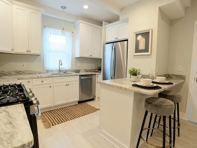 224 Langley Ave — Photo 3