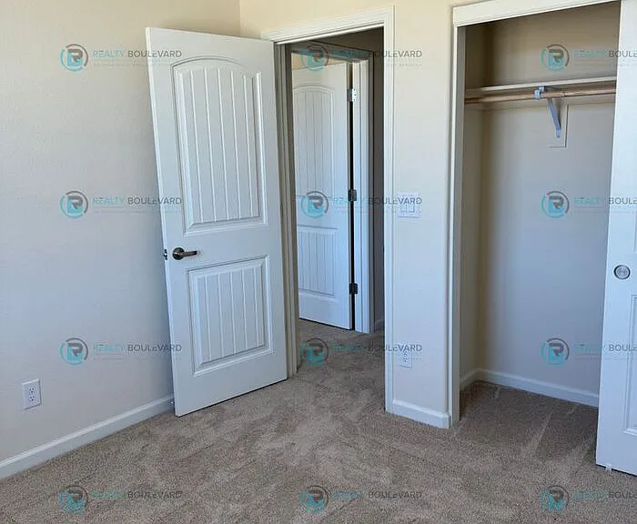1011 Middle Gate Rd #1011 — Photo 8