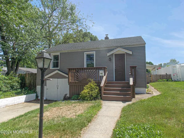 278 Oceanview Avenue, Belford, NJ 07718