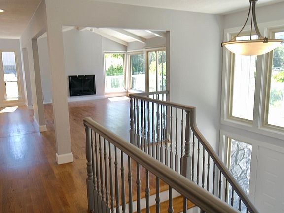 5th image of 1692 Whitham Ave