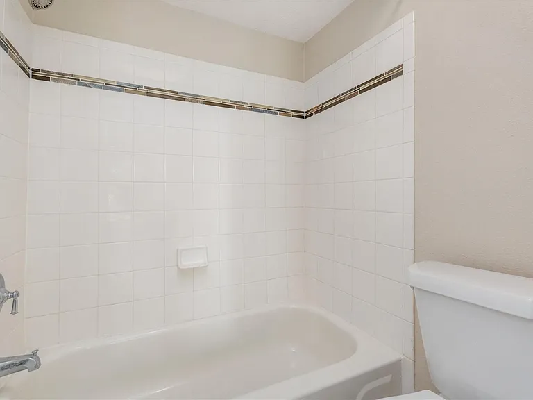 20361 Fieldtree Dr — Photo 23