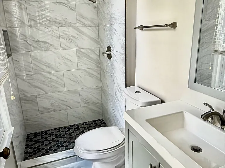 8565 Chester Grove Ct — Photo 13