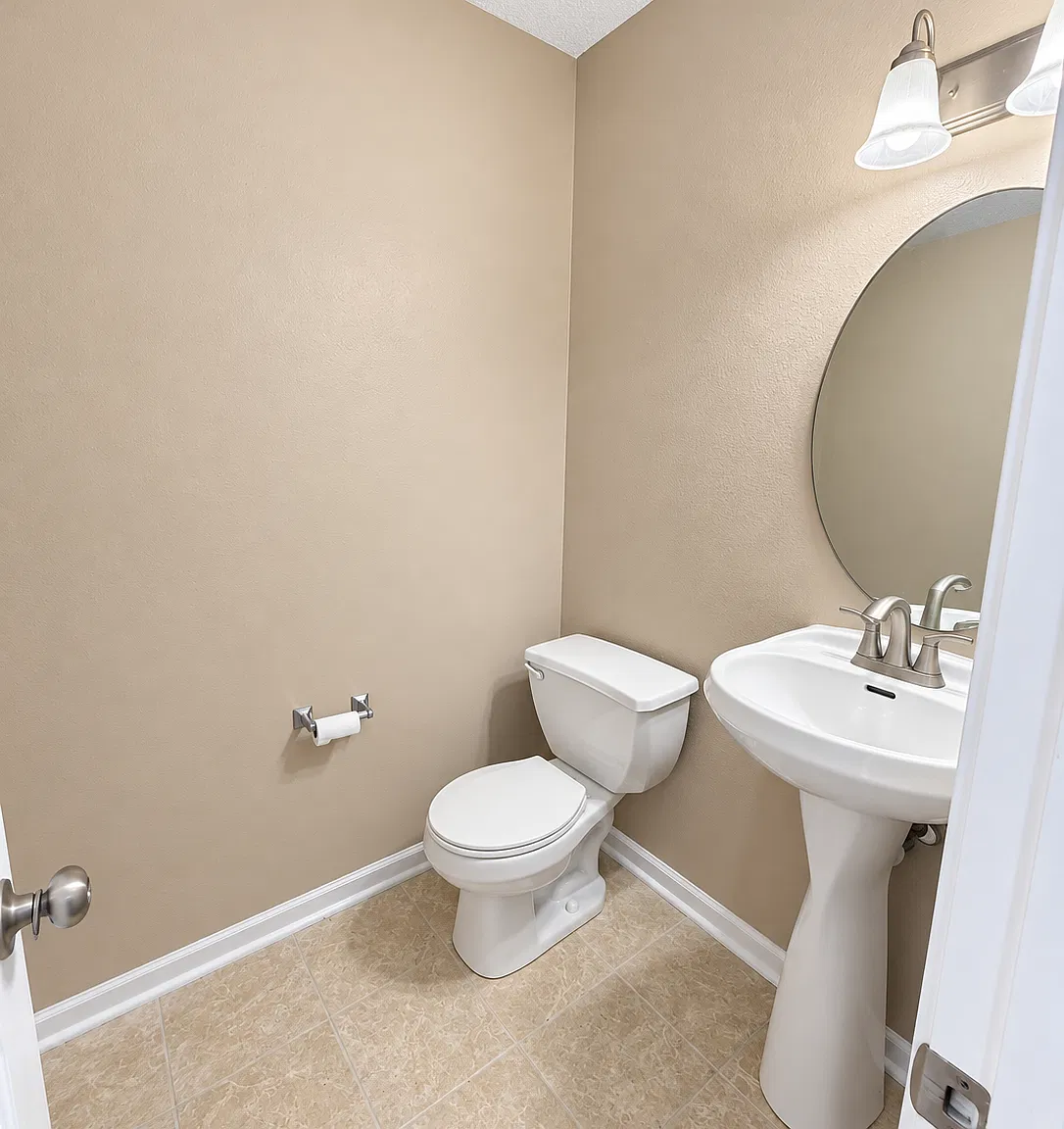 4 bed, 2.5 bath, 2090 sqft, $2,100 — Photo 3