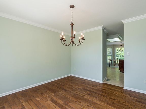 5th image of 820 Hidden Glen Ln