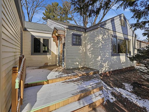 3rd image of 908 GREEN AVENUE