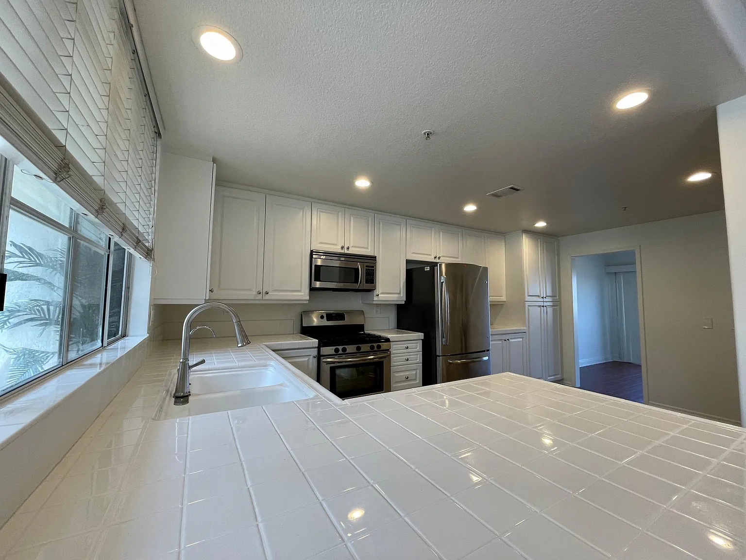 4 bed, 3.5 bath, 2076 sqft, $5,500 — Photo 4