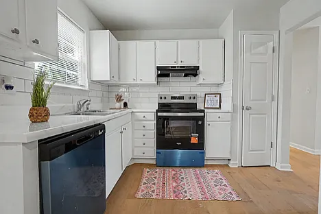 Lavendula St (511) - 1 — Photo 3