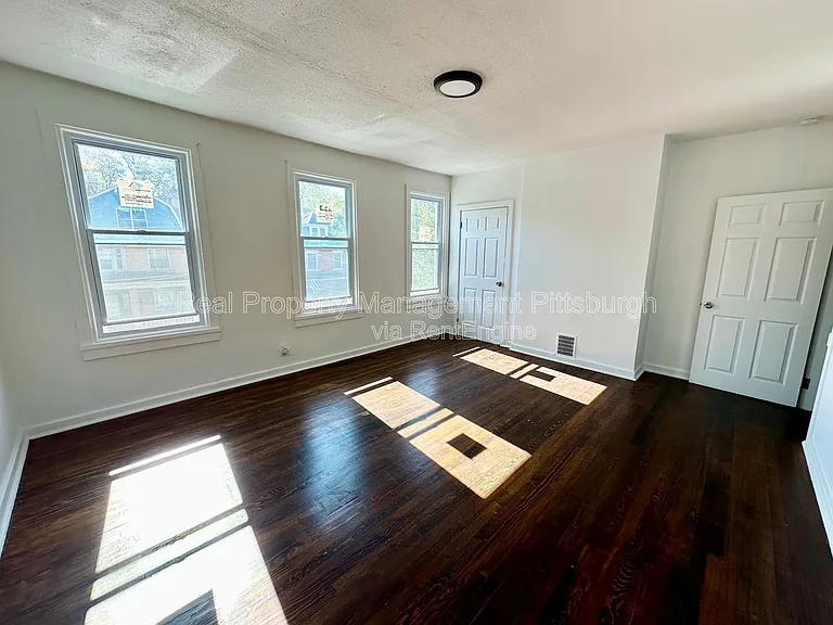 1379 Paulson Ave — Photo 16