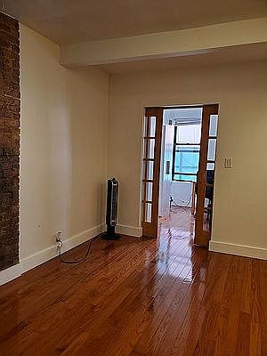 4th image of 531 W 48th St APT 16