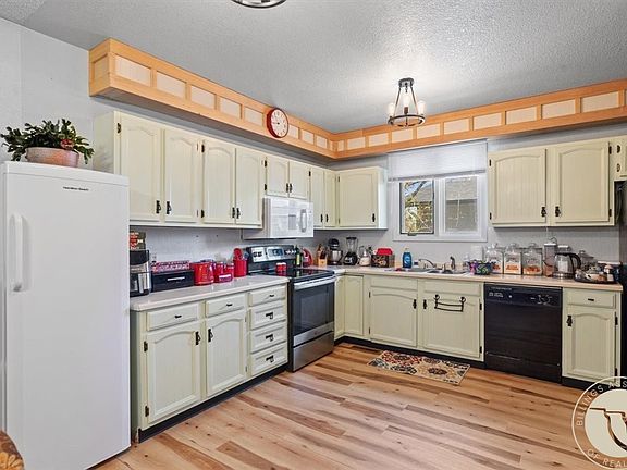 2nd image of 730 Sapphire Ave