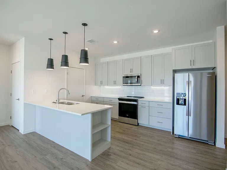 The Earl Apartments 3 Bed 2 Bath 1341