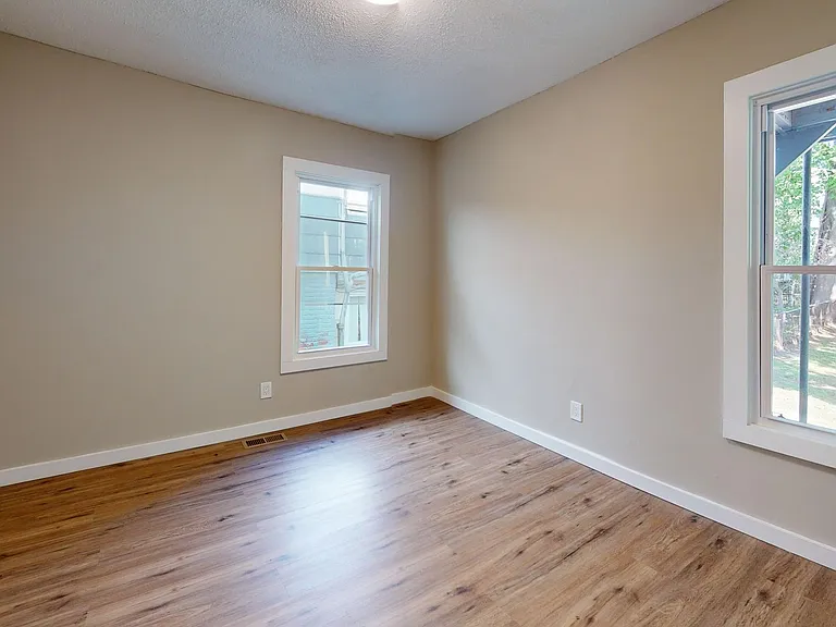 83 Nash St — Photo 8